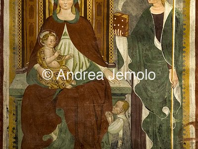 Chiesa di Santo Stefano Madonna con Gesù Bambino in trono e un donatore, affresco | Andrea Jemolo