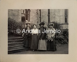  Fotografia di gruppo di una famiglia aristocratica inglese | Andrea Jemolo
