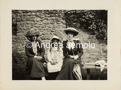  Group photo of an English aristocratic family | Andrea Jemolo