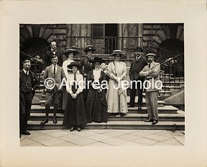  Fotografia di gruppo di una famiglia aristocratica inglese | Andrea Jemolo