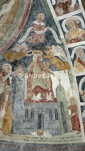 Chiesa riformata di Fex-Crasta Due angeli trasportano la casa di Maria a Loreto, altri due posano una corona sul capo della Madonna - affresco | Andrea Jemolo