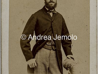  Portrait of man dressed elegantly | Andrea Jemolo
