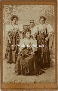  Famiglia ampezzana con i vestiti tradizionali | Andrea Jemolo