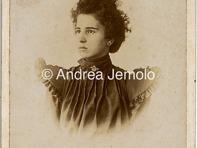  Portrait of an woman | Andrea Jemolo