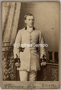  Ritratto di gentiluomo aristocratico vestito elegantemente | Andrea Jemolo