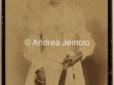  Portrait of a young woman dressed with elegance with gloves, a fan and a pen hat | Andrea Jemolo