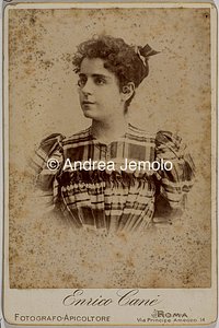 Ritratto di una giovane donna | Andrea Jemolo