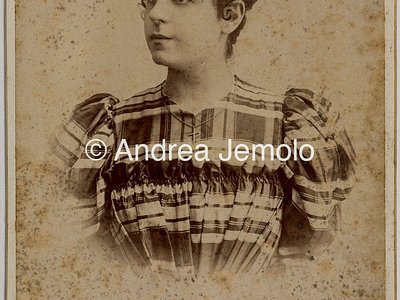  Portrait of a young lady | Andrea Jemolo