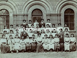  Fotografia di una classe di un collegio femminile per ragazze dell'alta borghesia o aristocratiche | Andrea Jemolo
