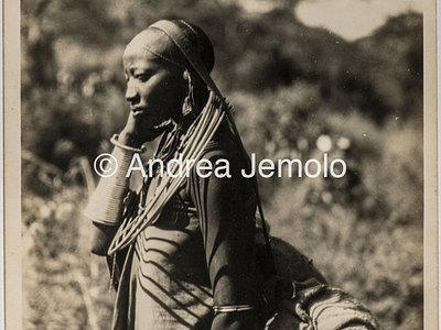 Transafrican expedition Baragiola-Durini Portrait of woman of the Maasai tribe with showy ornaments around her neck | Andrea Jemolo