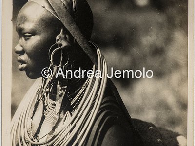Transafrican expedition Baragiola-Durini Portrait of woman of the Maasai tribe with showy ornaments around her neck | Andrea Jemolo