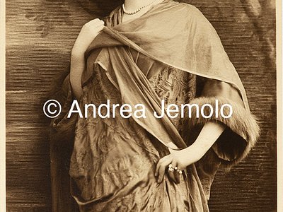  Fashion photo of a woman with pearl necklace | Andrea Jemolo
