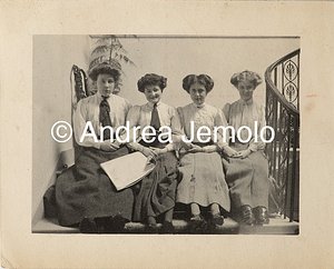  Fotografia di gruppo di una famiglia aristocratica inglese | Andrea Jemolo