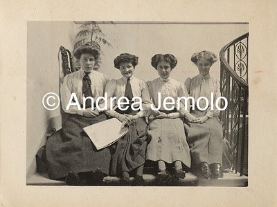  Group photo of an English aristocratic family | Andrea Jemolo