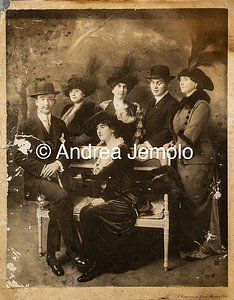  Fotografia in studio di una famiglia della borghesia francese | Andrea Jemolo