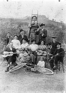  Fotografia di una gita in campagna di un gruppo di amici | Andrea Jemolo