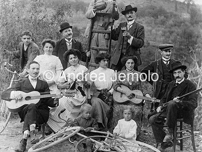  Photo of a country trip of a group of friends | Andrea Jemolo