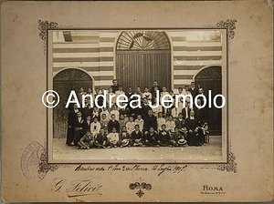  Fotografia di gruppo di una classe scolastica di una scuola cattolica | Andrea Jemolo