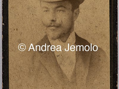 Man dressed elegantly with gloves | Andrea Jemolo