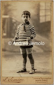  Ironic photography with a boy holding the magazine L'Asino | Andrea Jemolo