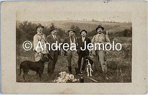  Group of hunters in the countryside of Abbruzzo | Andrea Jemolo