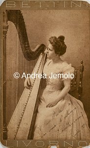  Ritratto di una musicista con arpa | Andrea Jemolo