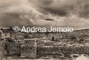  Il dirigibile Graf Zappelin attraversa il cielo di Gerusalemme | Andrea Jemolo