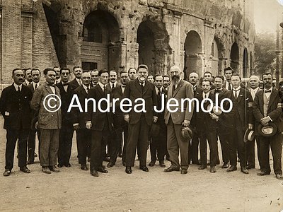  Group photography with Giovanni Gentile and Giuseppe Lombardo Radice in front of the Colosseum | Andrea Jemolo