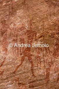  Dipinto rupestre raffigurante uomini armati di lance, Tassili n’Ajjer, Tadart Rouge - Periodo del cavallo | Andrea Jemolo