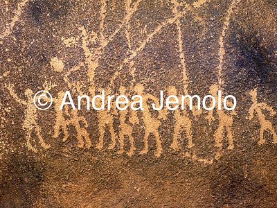  Rock engraving depicting a group of men - Tassili n'Ajjer, Tadart Rouge | Andrea Jemolo