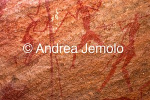  Dipinto rupestre raffigurante guerrieri armati di lance, Tassili n’Ajjer, Tadart Rouge - Periodo del cavallo | Andrea Jemolo