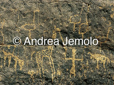  Cave painting depicting men and animals, Tassili n’Ajjer, Tadart Rouge - Period of the horse | Andrea Jemolo