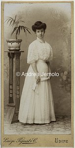  Ritratto una donna dell'alta borghesia | Andrea Jemolo