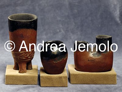 Egyptian museum Vessels in red and black ceramics, Abydos | Andrea Jemolo
