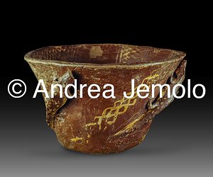 Museo Egizio Coppa con coccodrillo e disegni geometrici | Andrea Jemolo