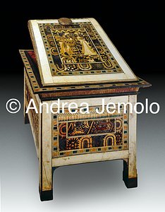 Museo Egizio Mobiletto istoriato di Tutankhamon | Andrea Jemolo