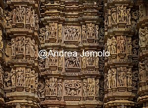 Tempio Kandariya Mahadeva Sculture sulla facciata sud con soggetti erotici | Andrea Jemolo