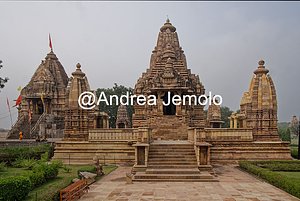 Tempio Khajuraho Group of Monuments, Khajuraho, Madhya Pradesh, India -  Vista da sud-ovest | Andrea Jemolo