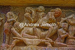 Tempio Lakshmana Scena di un rapporto sessuale e della preparazione di un afrodisiaco - facciata sud | Andrea Jemolo