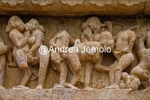 Tempio Lakshmana Sculture con scene erotiche del tantrismo - facciata sud | Andrea Jemolo