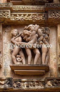 Tempio Lakshmana Scultura di un rapporto sessuale mentre danzano - Darpana | Andrea Jemolo