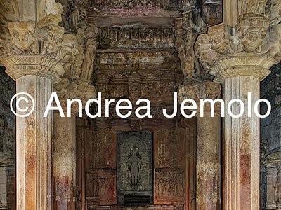 Lakshmana Temple Vestibule with door of the cell | Andrea Jemolo