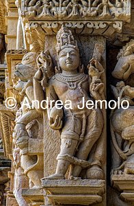 Tempio Parshvanatha Apsara a gambe incrociate e Vishnu-Lakshmi | Andrea Jemolo