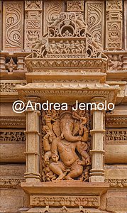 Tempio Lakshmana Scultura di Ganescha con otto braccia | Andrea Jemolo