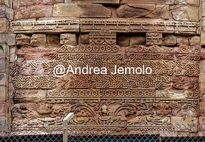 Dhamekh Stupa Sculture floreali e geometriche su Dhamek Stupa | Andrea Jemolo
