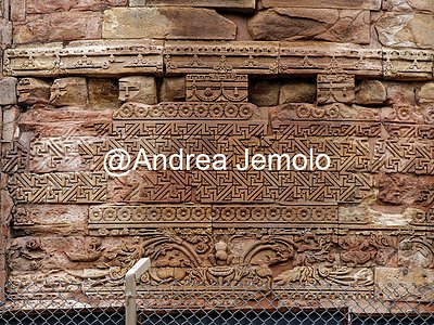 Dhamekh Stupa Floral and geometric carvings on Dhamek Stupa | Andrea Jemolo