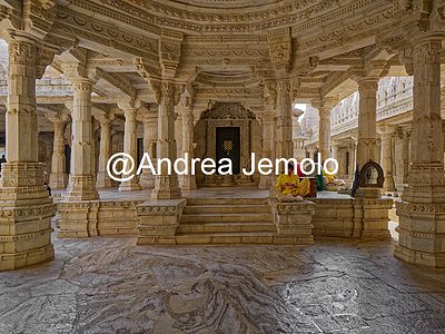 Ranakpur Jain temple - Chaturmukha Dharana Vihara Interior of the temple | Andrea Jemolo