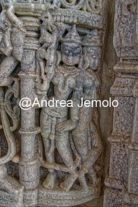 Tempio giainista di Ranakpur Scultura di due Divinità | Andrea Jemolo