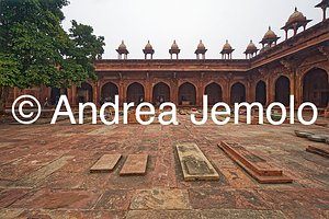 Moschea Jama Piccoli santuari e tombe nel cortile | Andrea Jemolo