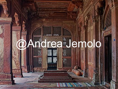 Jama Masjid Tombs inside Jama Masjid | Andrea Jemolo